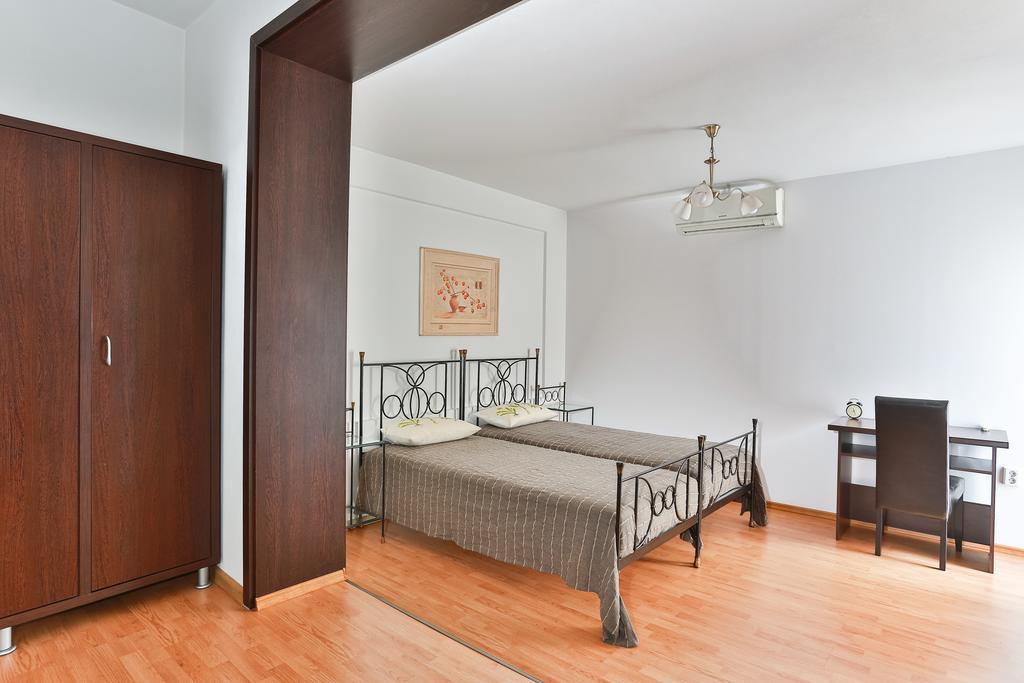 Vatra Accommodation Boekarest Buitenkant foto