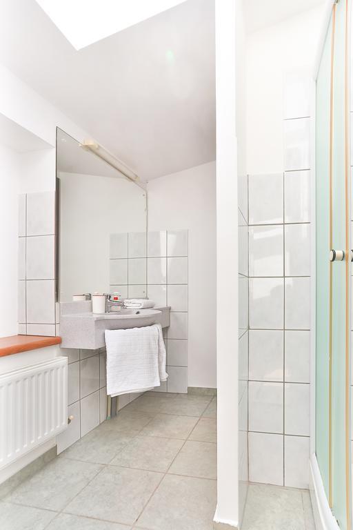 Vatra Accommodation Boekarest Buitenkant foto