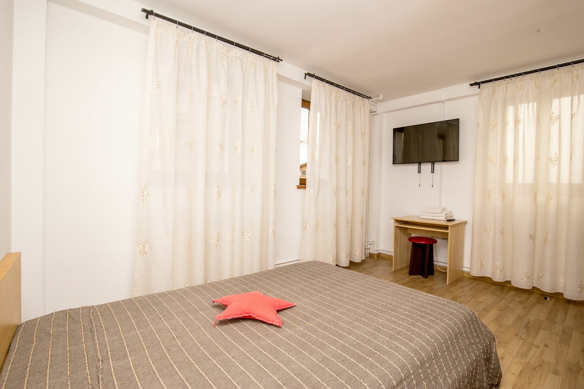 Vatra Accommodation Boekarest Buitenkant foto